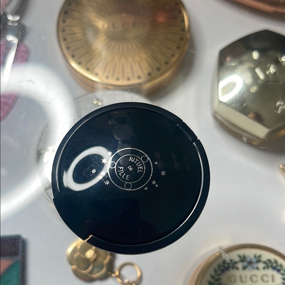 Rituel de fille color nectar pigment balm in GLASSWING